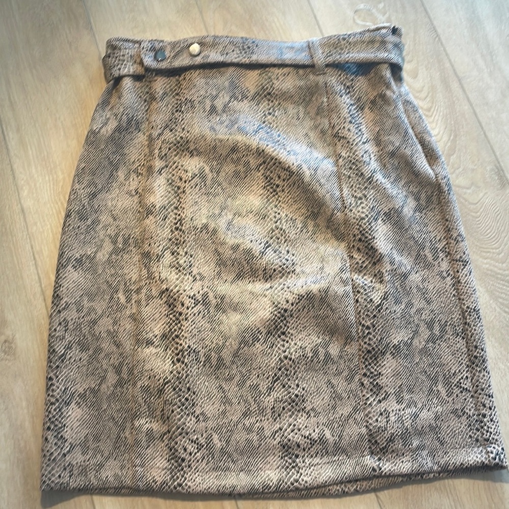 Animal print mini skirt with belt, size L